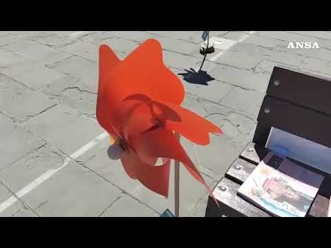 Trieste, le girandole di BoraMata in piazza Unità d’Italia