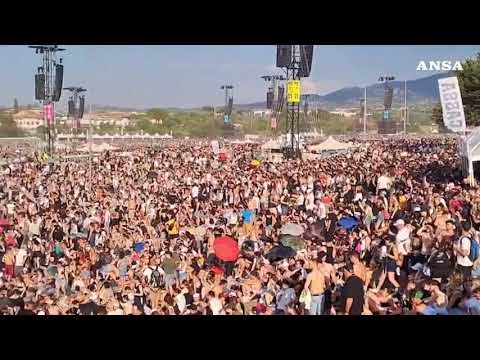 Concerto di Ultimo, l’impressionante colpo d’occhio sul “mare” di fan