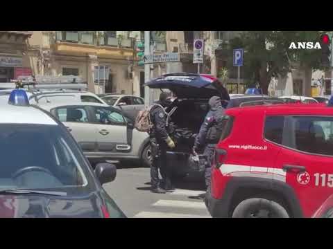 Ucciso a coltellate a Palermo, un’altra persona barricata in casa