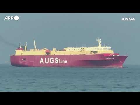 Navi al largo della costa orientale degli Emirati Arabi Uniti,  vicino allo Stretto di Hormuz