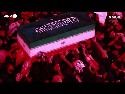 I funerali di Khamenei proseguono a Karbala, folla nelle piazze