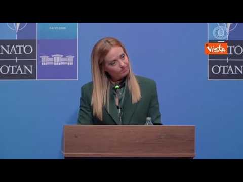 Meloni a vertice Nato: Con Trump confronto molto positivo, ma ormai lo dico in punta di piedi