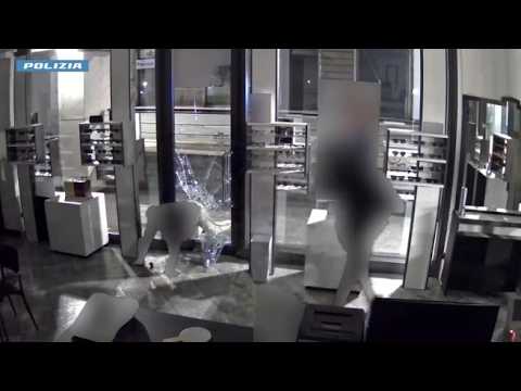 Spaccata all’ottica Savoldi, il video dei due ladri in azione. Sono stati presi