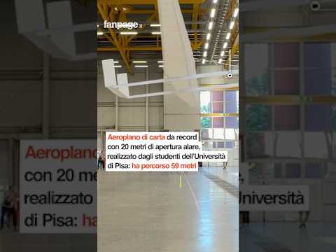 Aeroplano di carta da record: le immagini