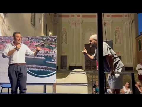 Vannacci parla a Riva Ligure e un cittadino sale sul palco: «Generale, questa è piazza Matteotti,…