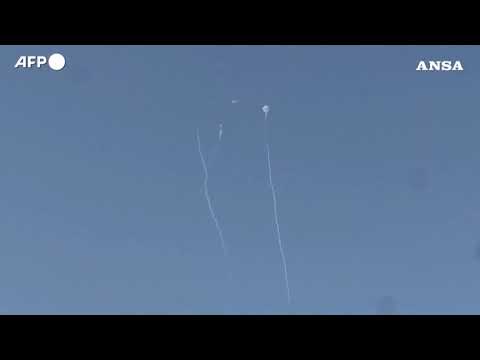 Qatar, esplosioni e scie di fumo sui cieli della capitale Doha