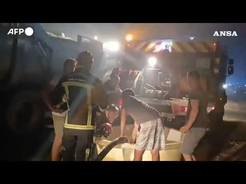 Vasto incendio nella foresta di Fontainebleau vicino Parigi