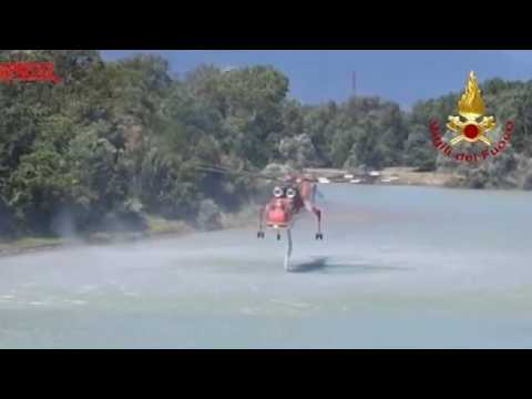 Canadair in azione per domare incendi nel Verbano-Cusio-Ossola
