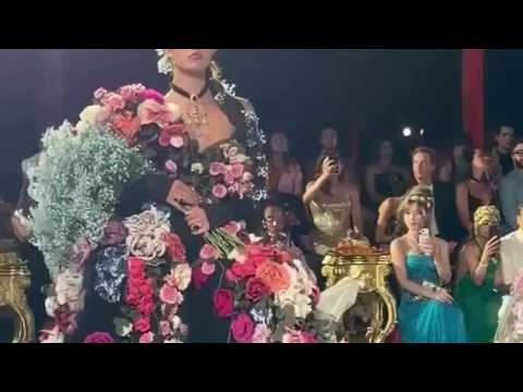 #LéonieCassel ha aperto lo show Alta Moda di #DolceGabbana.