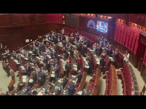Applausi delle opposizioni alla Camera dopo la bocciatura dell’emendamento sulle preferenza alla …