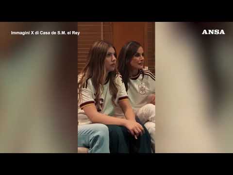 Mondiali, re Felipe e famiglia davanti alla tv per la vittoria della Spagna