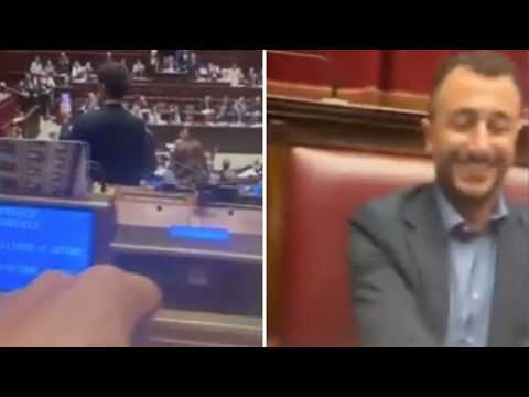 I Vannacciani si filmano mentre votano per evitare l’accusa di essere franchi tiratori