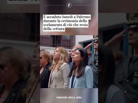 Giorgia Meloni si commuove davanti ai resti della Croma di Giovanni Falcone, coinvolta nella strage…