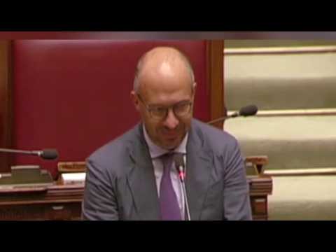 La ministra Roccella torna alla Camera dopo la tragedia del marito, il lungo applauso di solidari…