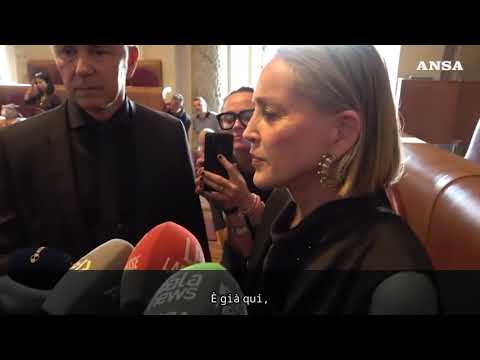 Sharon Stone a Roma all’assemblea dei Nobel: ‘La dignità umana non è un algoritmo’