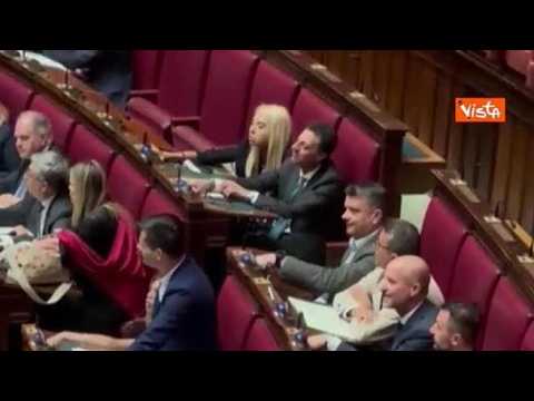 «Partiti padroni? No, cittadini sovrani». I cartelli dei vannacciani in Aula dopo No a preferenze