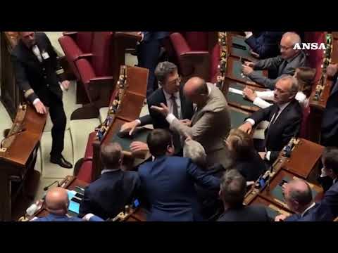 L. elettorale, cartelli opposizioni alla Camera: “Meloni ha fallito”