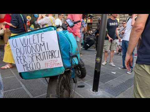 La bicicletata di protesta dei rider a Firenze: «Molte parole, niente fatti e poca trasparenza»