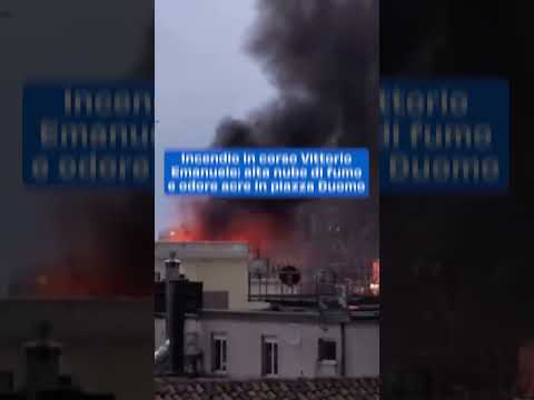 Incendio sul Tetto di un Palazzo in Corso Vittorio Emanuele: Intervento dei Vigili del Fuoco in P