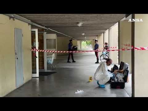 Omicidio a Modena, uomo accoltellato nell’androne di un condominio
