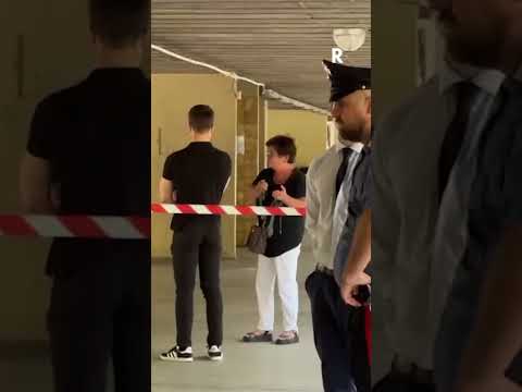 Omicidio a Modena: Uomo Ucciso a Coltellate nelle Scale Condominiali, Indagini in Corso