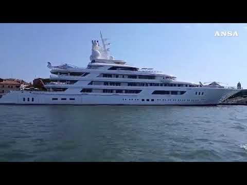 Venezia, lo yacht dell’ambasciatore Fertitta sotto sorveglianza in Riva dei Sette Martiri