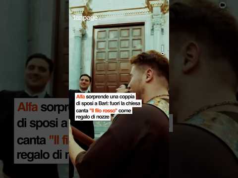 Alfa sorprende una coppia di sposi a Bari: fuori chiesa canta “Il filo rosso” come regalo di nozze