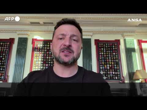 Zelensky valuta cambiamenti nell’esercito mentre le proteste proseguono