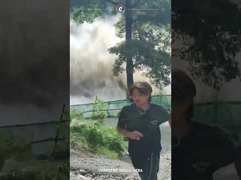 Frana in Nepal, la fuga disperata di un lavoratore filmata con il cellulare