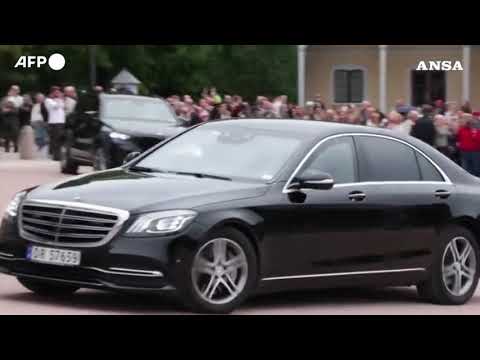 Norvegia, il nuovo re Haakon VIII arriva al Palazzo Reale dopo la morte del padre