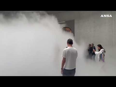 A Parigi stupisce la “scultura di nebbia” di Fujiko Nakaya