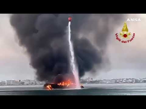 Yacht in fiamme al largo di Jesolo, salvate le 10 persone a bordo