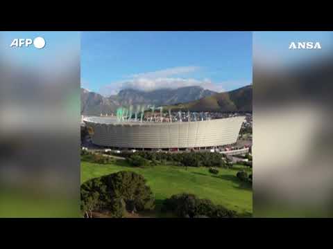 Città del Capo, aerei sfiorano il tetto dello stadio prima di Sudafrica-Nuova Zelanda