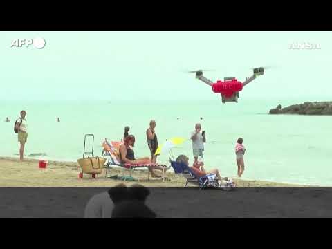 Francia, un drone di salvataggio potenziato dall’IA per la sicurezza in spiaggia