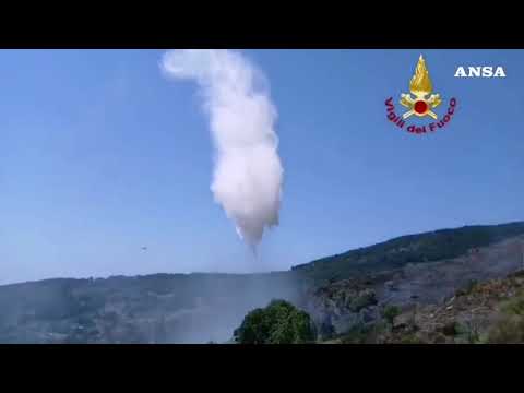 Incendi ancora attivi nel Lametino, Canadair in azione