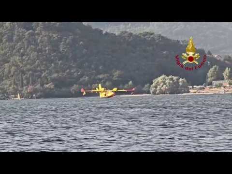 Incendio sul Monte Moregallo: il video dei vigili del fuoco in azione per spegnere le fiamme