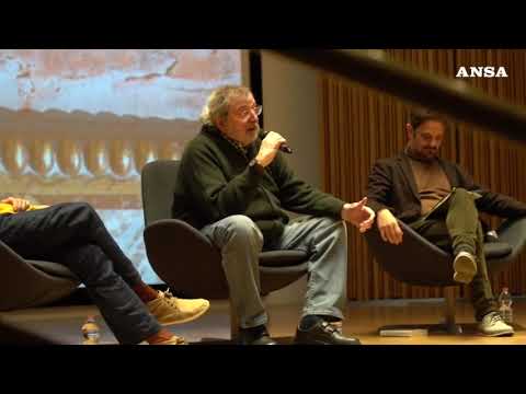 Francesco Guccini racconta le sue canzoni da osteria attraverso le culture
