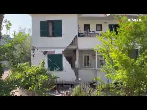 Campi Flegrei, i danni a Pozzuoli dopo le scosse