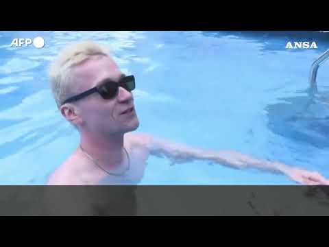 A Berlino un teatro inaugura nuova direzione artistica installando una “piscina popolare”