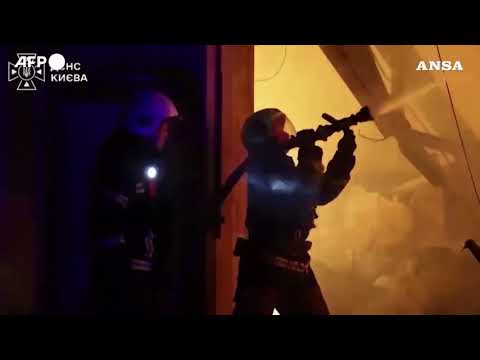 Kiev, incendi in due quartieri dopo un attacco russo