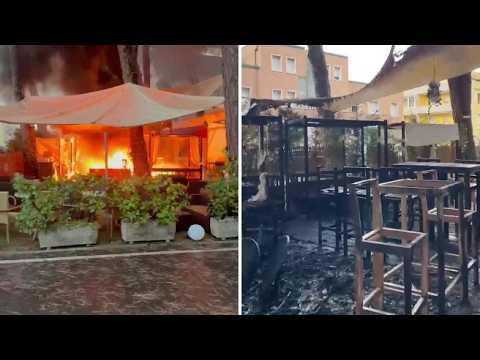 Rosolina, in fiamme un bar del centro. La titolare: «Ho perso tutto»