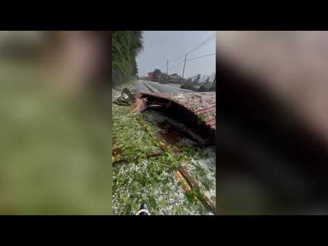 Maltempo in Piemonte, la bufera scoperchia i tetti a Fara Novarese