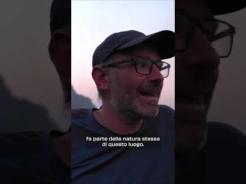 L’Etna in Eruzione: Pennacchi di Cenere e Turisti Avventurosi a Catania