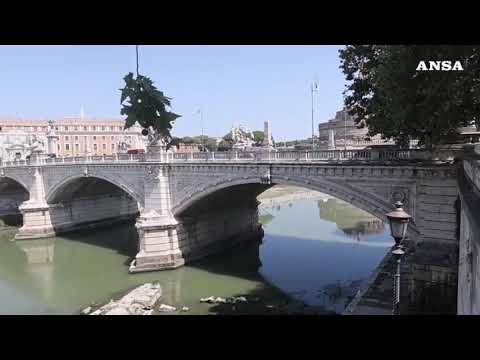 Roma, riemersi dal Tevere resti di un antico ponte romano
