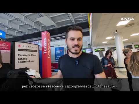 Etna, i disagi dei viaggiatori all’aeroporto di Catania: “Vacanze in rovina”