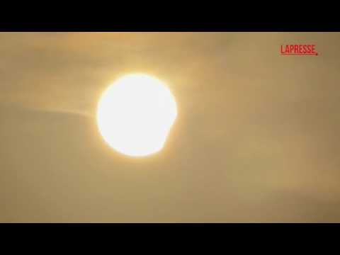 Il Sole si oscura su Milano: lo spettacolo dell’eclissi visto dal Monte Stella