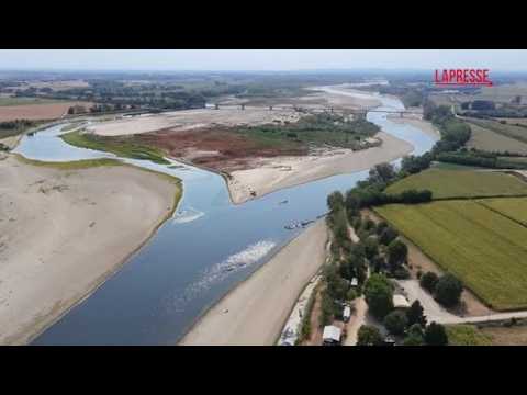 Le impressionanti immagini del Po in secca, riprese da un drone: il livello dell’acqua è ai minimi