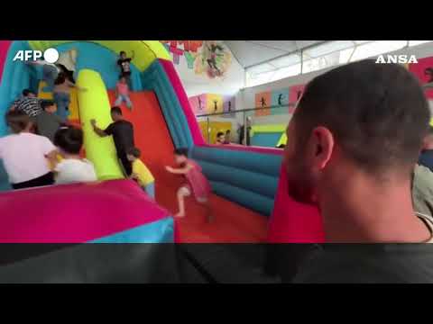Gaza, un parco giochi al coperto offre divertimento ai più piccoli