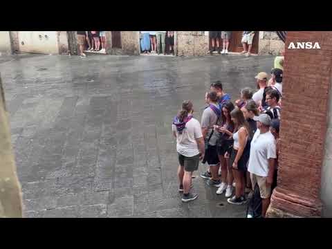 Palio di Siena rinviato a domani per la pioggia