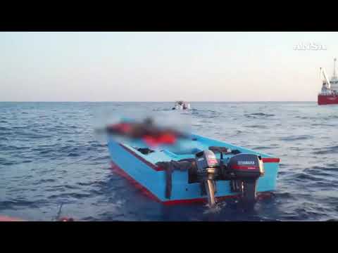 Nave di Emergency soccorre un’imbarcazione, 57 i migranti a bordo